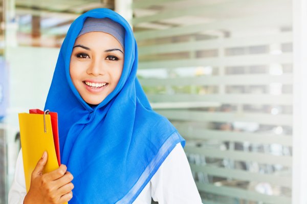 10 Jilbab Rawis yang Bisa Dikenakan di Berbagai Kesempatan