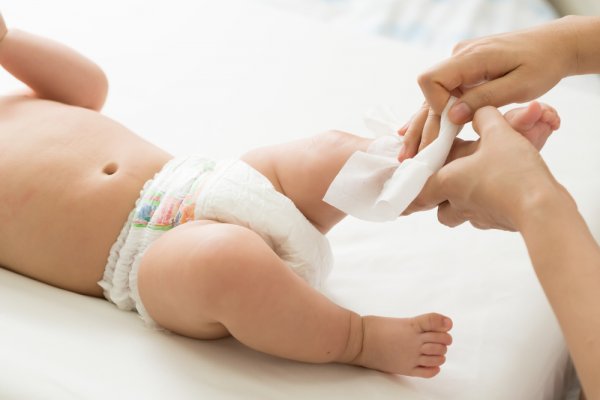 15 Rekomendasi Tisu Basah Bayi yang Aman dan Lembut di Kulit Bayi (2023)