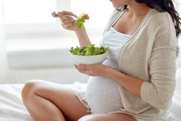 Dukung Tumbuh Kembang Janin dengan 10 Rekomendasi Makanan Sehat untuk Ibu Hamil Muda