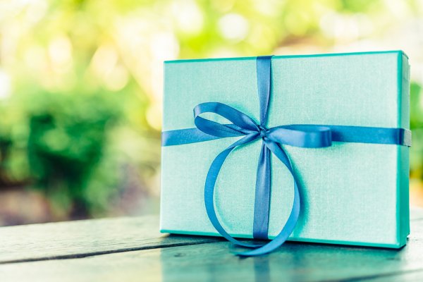 Gợi ý 10 món quà ý nghĩa dành tặng cho bạn trai trong mọi dịp (năm 2021)