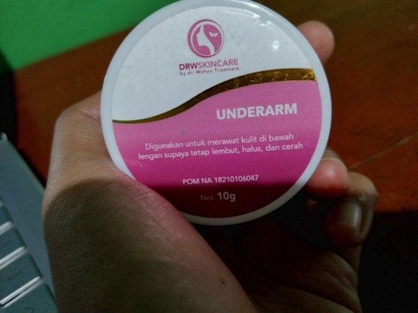 30 Rekomendasi Produk Cream Leher Terbaik dari Ahli Skincare agar Kulit Leher Kencang dan Sehat (2023)