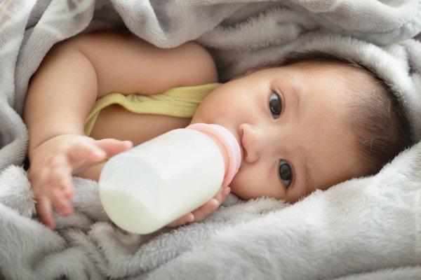 15 Rekomendasi Susu Bebas Laktosa untuk Bayi yang Alergi (2023)