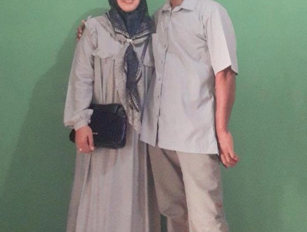10 Rekomendasi Baju Muslim Couple untuk Lebaran dan Acara Formal (2023)
