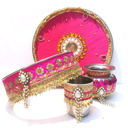 Karwa Chauth Is a Beautiful Festival to Shower Your Love on Your Wife: The 10 Best Gifts to Win the Heart of Your Wife on Karwa Chauth 2019