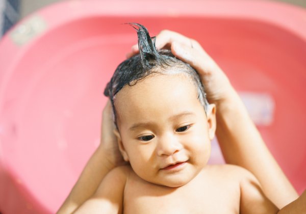 Berikan yang Terbaik untuk Bayi Tercinta! Beli 15 Rekomendasi Minyak Rambut Bayi Terbaik dan Terwangi! (2023) 