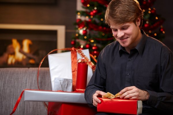 30代の男性に人気のクリスマスプレゼントランキング マフラーやキーケースがおすすめ ベストプレゼントガイド