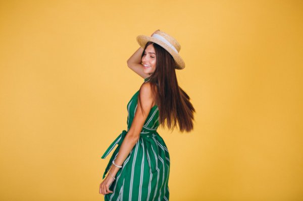 Ini Rekomendasi 10 Model Baju Wanita Unik 2020 yang Bisa Anda Coba! (2020)