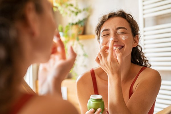 15 Rekomendasi Day Cream Terbaik untuk Kulit Sehat dan Cerah (2023)