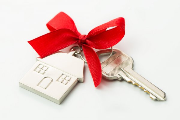 10 Gift Key Chains to Give in 2020: The Coolest and Trending Keychain Gifts to Give Family or Friends and Leave a Mark