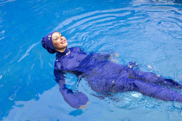 Muslimah Bisa Lebih Rajin Berenang dengan 10 Rekomendasi Baju Renang Muslimah yang Keren Ini (2023)