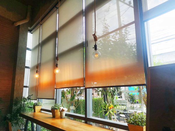 10 Pilihan Tirai Outdoor Yang Cantik Dan Melindungi Sekaligus Mempercantik Rumah Anda 2020