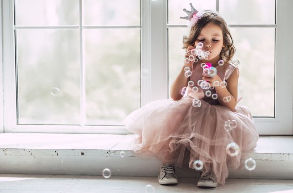 क्या आपकी बेटी, भांजी या नाती का जन्मदिन है? ख़ास दिन हो न हो, यह 12 उपहार आपकी नन्ही राजकुमारी को बेहद खुश करेंगे (2019)
