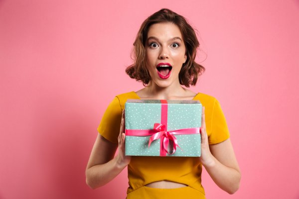 Tặng quà sinh nhật bựa cho bạn thân mang lại tiếng cười với 10 món quà không thể hài hước hơn (năm 2022)