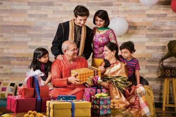 Confused of What to Gift Your Friends, Family and Employees This Diwali? Checkout these Best Small Diwali Gift Ideas for 2020 