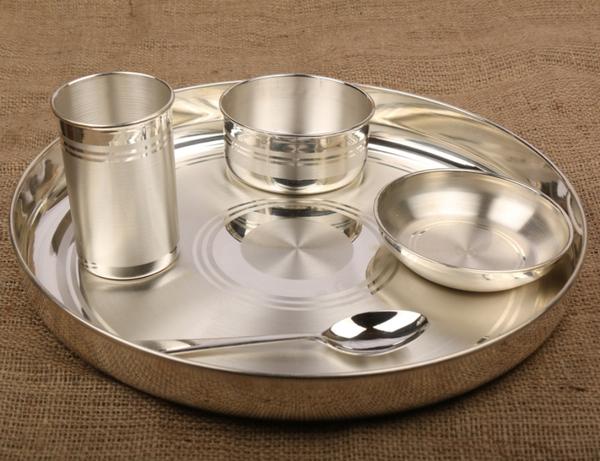 Auspicious Gifts or a Healthy Addition to Your Dining Table, These 10 Best Silver Plates Make for a Great Choice (2020)