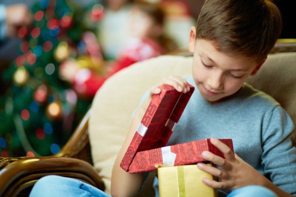 ７歳の男の子に人気のクリスマスプレゼントランキング ラジコンやキックボードがおすすめ ベストプレゼントガイド