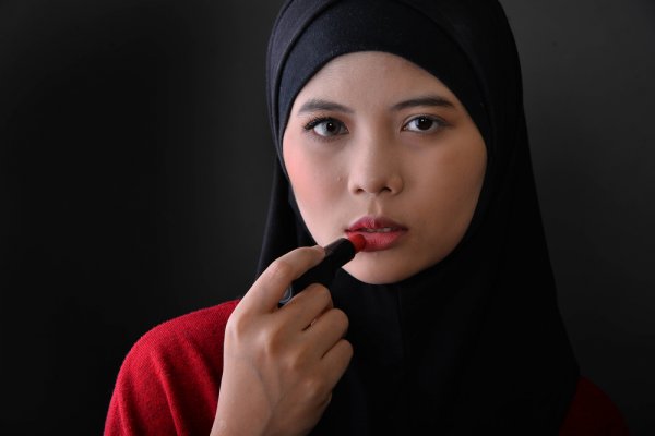 Tampil Elegan Seharian dengan Lipstik Inez Warna Natural: 15 Rekomendasi Terbaik! (2023)