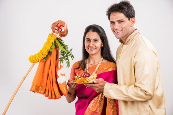 Surprise Your Partner with a Thoughtful Gift this Karwa Chauth! Karwa Chauth Gift Ideas for Both Husband & Wife (2019)