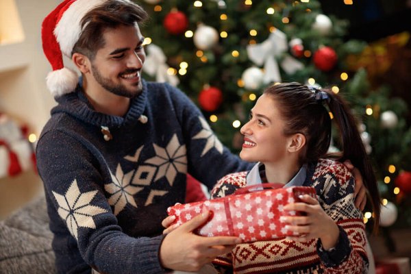 Gợi ý 10 món quà Noel cho người yêu đong đầy yêu thương, lãng mạn và ngọt ngào (năm 2022)