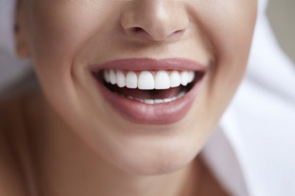 Freshen Up Your Appearance & Brighten Your Teeth! 10 Tips on How to Get White Teeth in 2020