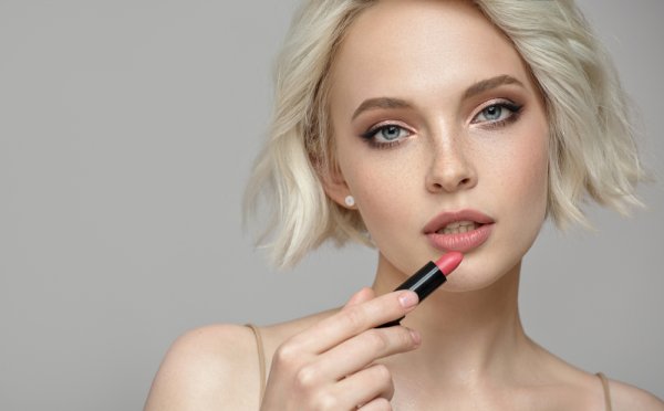 15 Rekomendasi Lipstik Wardah untuk Bibir Cantik Mempesona! (2023)