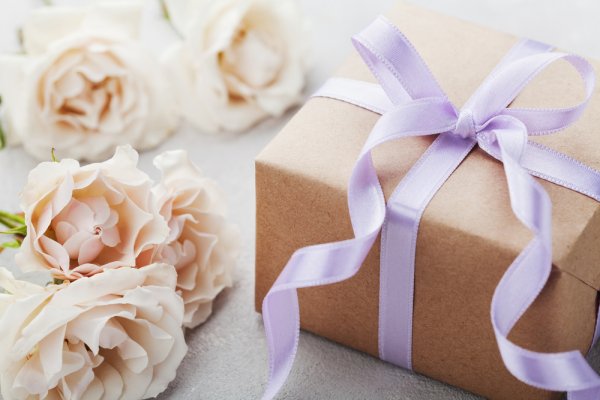Top 10 món quà cưới ý nghĩa và thiết thực cho bạn gái (năm 2021)