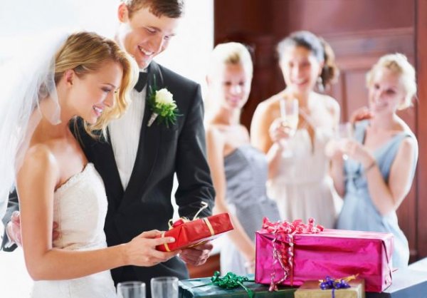 Top 10 món quà mừng cưới thiết thực nhất dành tặng cô dâu chú rể (năm 2020)