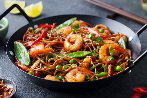 Suka Masak? Ada 5 Rekomendasi Resep Mie Goreng Seafood yang Bisa Kamu Bikin Sendiri di Rumah