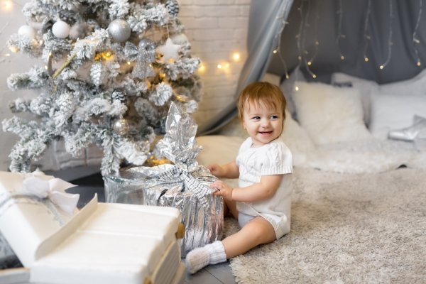 Bật mí 10 món quà Noel cho bé 1 tuổi ý nghĩa nhất mẹ không nên bỏ qua (năm 2021)