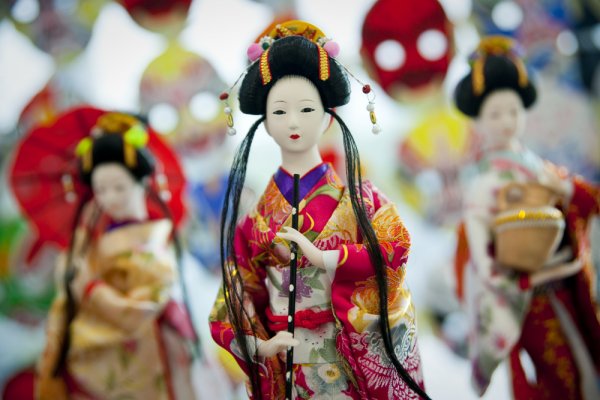 In the Land of the Rising Sun and Confused About What to Buy? 10 Charming Souvenirs to Buy in Japan to Bring Back Home (2019)