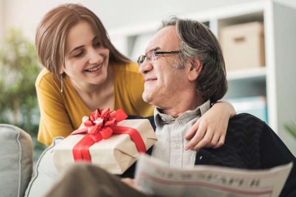 Get the Perfect Gift for Dad on His 60th Birthday: 10 Gifts to Buy Online That Will Melt His Heart (2019)
