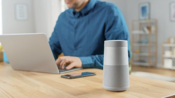 Bisa Dengar Audio Berkualitas di Mana Saja dengan 15 Rekomendasi Speaker Bluetooth Portable Terbaik  (2023)