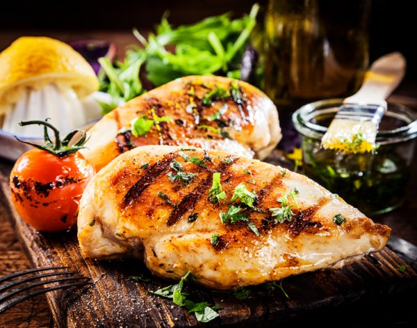 Manjakan Keluarga dengan Hidangan Ayam nan Lezat, yuk! Ini 10 Rekomendasi Resep Masakan Ayam Paling Mudah Dibuat di Rumah