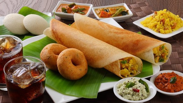 दिन की शुरुआत एक पौष्टिक और स्वस्थ नाश्ते के साथ करनी चाहिए इसलिए यहाँ पेश है दक्षिण भारत से 10 आसान और स्वादिष्ठ नाश्ते की रेसिपी जो मिनटों में तैयार की जा सकती है। अब सुबह नाश्ता नहीं करने का एक कम बहाना!