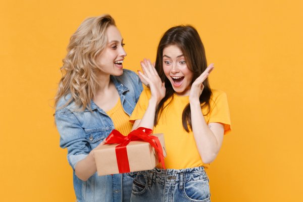 Gợi ý 10 món quà Giáng Sinh dưới 50k ý nghĩa cho cô bạn thân (năm 2021)
