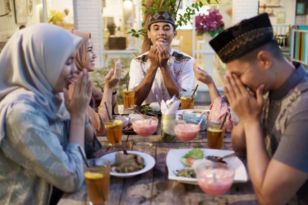 10 Rekomendasi Tempat Bukber di Surabaya yang Menyajikan Hidangan Lezat (2023)