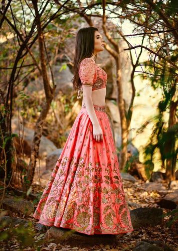 Crop Tops and Lehengas are Ruling the Indian Wedding Chart(2020): Here We Bring You Some Lehenga Recommendations and Tips to Keep in Mind While Teaming up Your Statement Crop Tops with Lehengas.