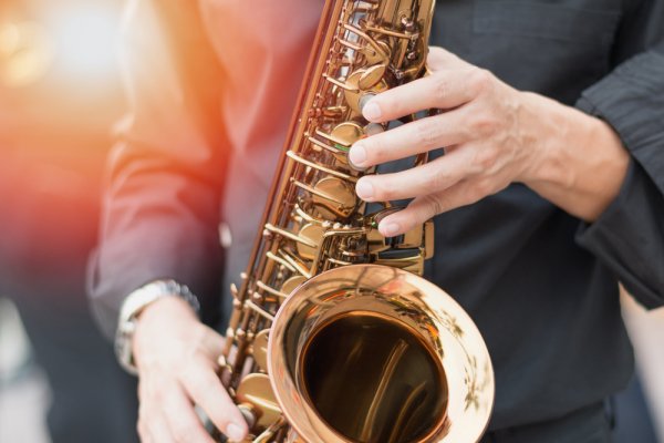 12 Rekomendasi Saxophone untuk Pemula dan Profesional (2023)
