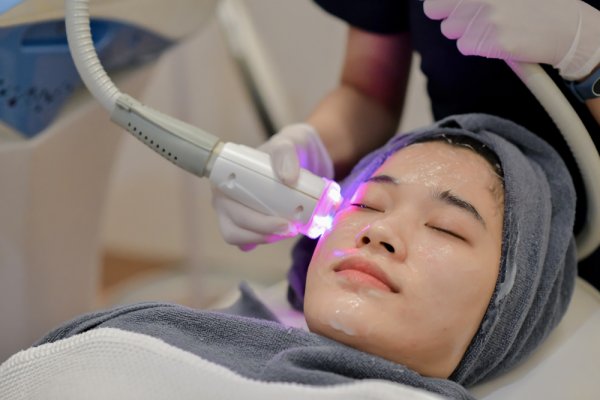 10 Klinik Terapi Laser di Semarang yang Bikin Kulit Wajah Tetap Glowing dan Sehat (2023)