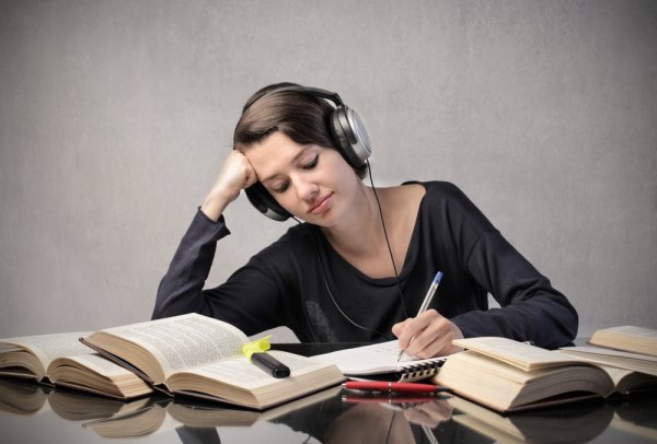 Does Music Help You Study? Find Out in Your Performance can Improve with the Right Playlist!