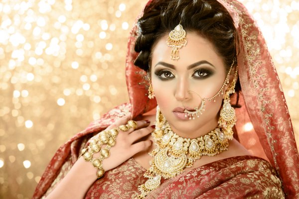 10 Perhiasan India buat Kamu yang Ingin Tampil Ala Bintang Bollywood