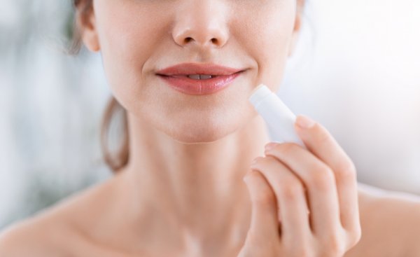 Bantu Rawat Bibir Dengan 15 Rekomendasi Lip Balm SPF (2023)