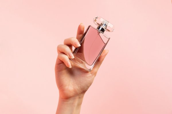 Tinggalkan Kesan Tak Terlupakan dengan 15 Rekomendasi Parfum Bvlgari Terbaik untuk Wanita, Wanginya Tahan Lama! (2023)