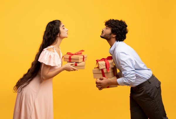 Top 10 quà Valentine giá rẻ nhưng vô cùng thiết thực, ý nghĩa dành cho "nửa kia" (năm 2022)