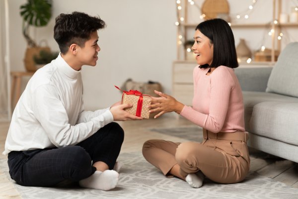 10 gợi ý quà tặng Trung Thu cho bạn gái vừa ý nghĩa vừa lãng mạn (năm 2022)