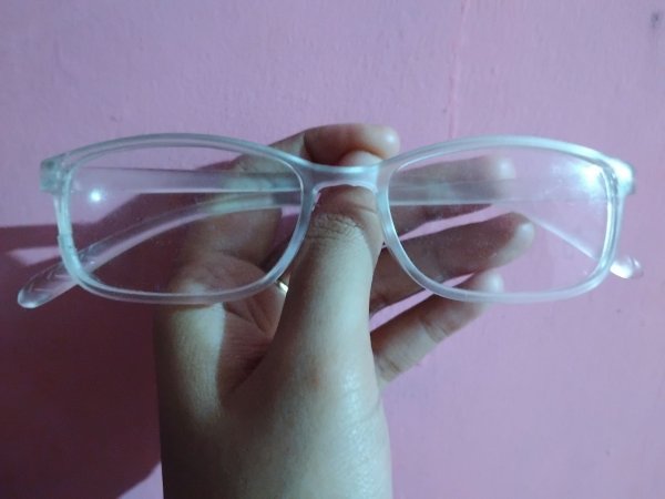 30 Rekomendasi Kacamata Optik dan Sunglass untuk Pemilik Wajah Lonjong Pilihan Pakar