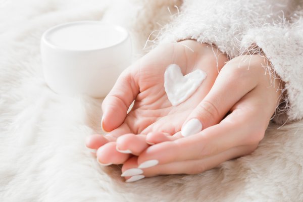 Bật mí 10 loại kem dưỡng ẩm cho da tay khô giúp da trắng mịn và mềm mại (năm 2022)