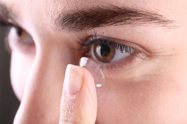 15 Rekomendasi Softlens Warna Grey untuk Mempercantik Mata (2023)