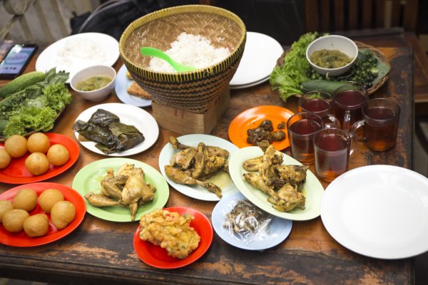 Panduan Kuliner Sunda Terbaik di Jakarta Timur: Nikmati Kelezatan Tradisional di 5 Restoran Pilihan! (2024)