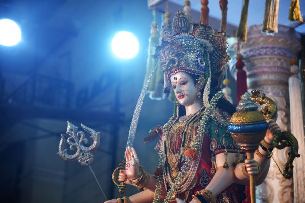 Get the Best Gifts for Navratri Online (2019): A Celebration as Grand as Navratri Requires a Lot of Preparation, Don't Overlook Gifts!